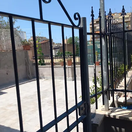 Nella Vitalita' Del Pigneto Διαμέρισμα *